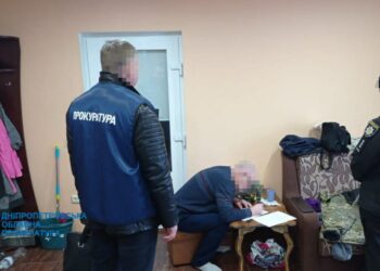 У Кам’янському районі 55-річний підприємець ошукав батька загиблого захисника на понад 2,5 мільйони гривень