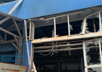 Прокуратура показала фото підприємства, розбитого уламками збитої ракети