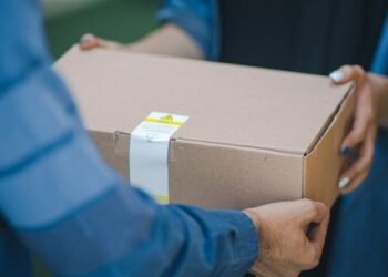 На Дніпропетровщині викрили двох працівниць пошти у махінаціях з грошима за посилки