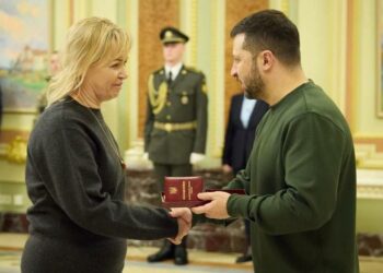 Врятувала породіль під час ракетної атаки: завідувачка пологового будинку у Дніпрі отримала відзнаку від президента