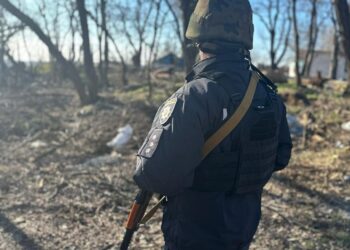 Поліцейські розповіли про порятунок поранених хлопців під час сьогоднішнього обстрілу Нікополя