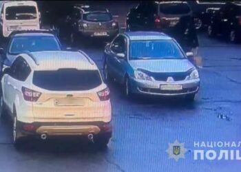 У Дніпрі затримали банду, яка грабувала автівки (ВІДЕО)