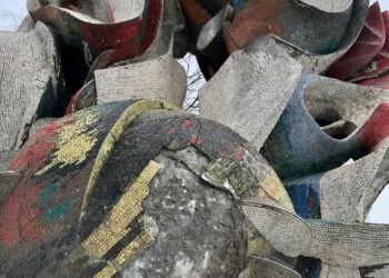 Потріскався та руйнується: дніпрян закликають врятувати «Вогняний Метеор»