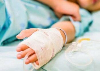 У Дніпрі рятують 8-річного хлопчика, який перекинув на себе чайник з окропом