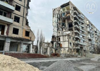 Стало відомо, коли почнуть демонтувати зруйнований ракетою під’їзд у будинку на Перемозі