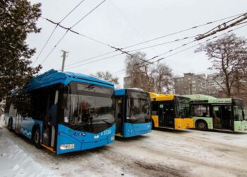 У Дніпрі сталися зміни у русі громадського транспорту через погіршення погодних умов