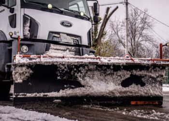На дорогах області працює понад 140 одиниць спецтехніки: як ліквідують наслідки хуртовини (ВІДЕО)