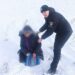 На Дніпропетровщині поліцейський врятував людей, які замерзали у полі