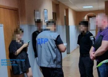 У Дніпрі судитимуть 3-х поліцейських, які “вибивали” гроші з дніпрян