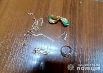 У Кам`янському 26-річний псевдоволонтер обкрадав пенсіонерів під приводом роздачі гуманітарної допомоги