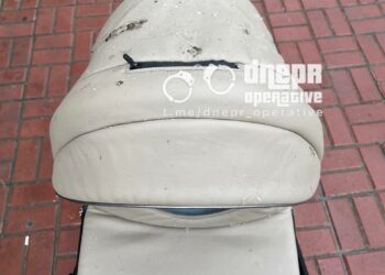 У центрі Дніпра велика бурулька впала на коляску з дитиною