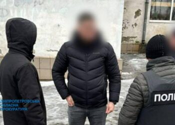 У Кривому Розі керівник ГО “допоміг” чоловіку ухилитись від мобілізації за 10 тисяч доларів