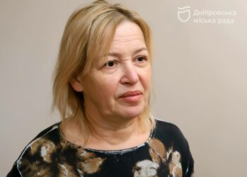 Завідувачка розбитого пологового у Дніпрі отримала медаль від міста (ВІДЕО)