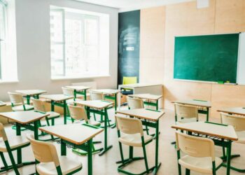 Стало відомо, які школи Дніпра перевели на дистанційку через нічну атаку “шахедами”