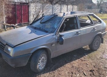 На Нікопольщині ворожий безпілотник влучив в авто: двоє поранених