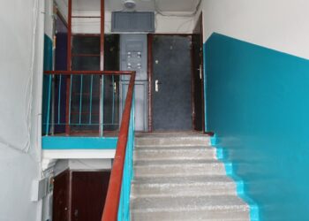 У Дніпрі 85-річний дідусь   розбився на сходах у власному підʼїзді (ФОТО 18+)