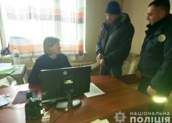 У Петриківському районі чоловік вбив жінку та втік до Камʼянського