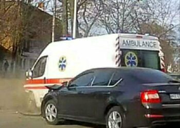 У Дніпрі сталася ДТП зі швидкою: деталі (ВІДЕО)