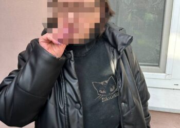 У Дніпрі водій таксі допоміг затримати злодійку, яку була у розшуку