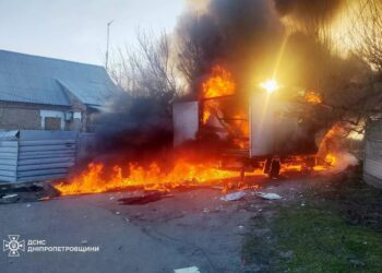 У Нікополі ворожий дрон знищив авто