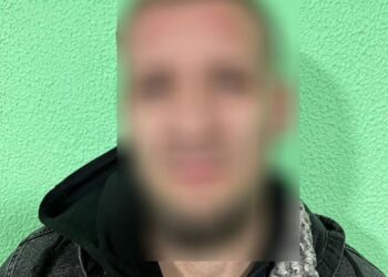У Дніпрі затримали 46-річного злочинця, який увірвався до квартири, побив та пограбував господаря