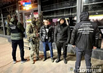 У Кривому Розі затримали двох ділків, які переправляли чоловіків за кордон