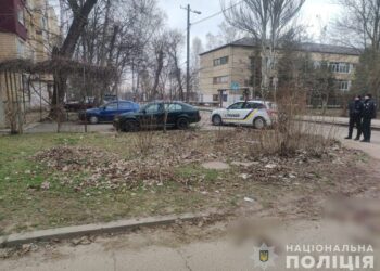 Різанина у Кривому Розі: біля під’їзду знайшли закривавленого чоловіка, – деталі