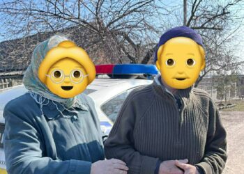 Хвилинка добра: патрульні допомогли повернутися додому дідусю, що загубився у місті