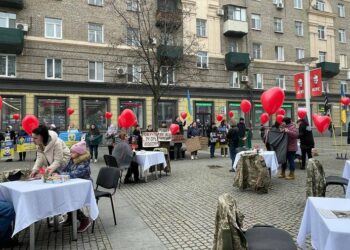 У Дніпрі провели акцію на підтримку родин військовополонених