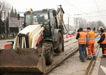 Масштабна зміна руху транспорту у Дніпрі: стартував ремонт трьох аварійних трамвайних переїздів