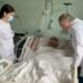 “Епідемія людських страждань”: у лікарні Мечникова рятують бійця, який отримав страшні поранення (ВІДЕО)