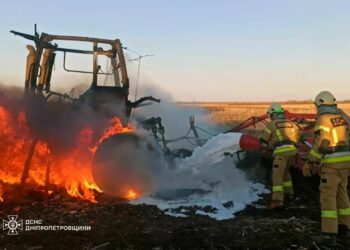 У Синельниківському районі прямо у полі згорів трактор