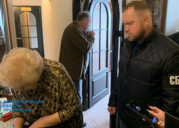 У Дніпрі затримали сімох посадовців, які вимагали гроші за безкоштовний відпочинок дітей