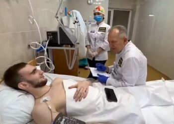 З розтрощеною ногою дивом доповз до своїх: у лікарні Мечникова розповіли ще одну історію порятунку захисника (ВІДЕО)