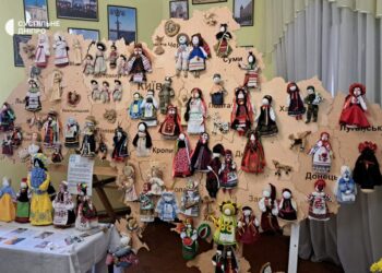 До Дніпра прибула унікальна лялькова мапа (ФОТО)
