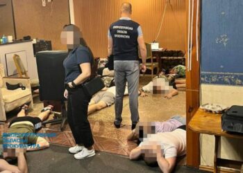 У Кривому Розі затримали вісьмох “букмекерів”, які ошукували людей по всій країні