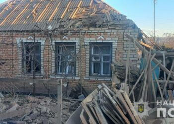 Поранено людину, потрощено цивільну інфраструктуру: поліція показала наслідки обстрілів Нікопольщини