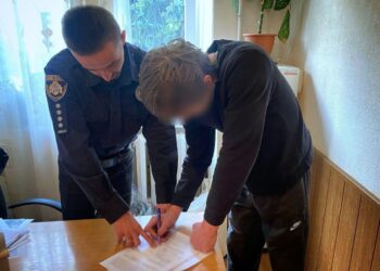 Смертельна різанина у Дніпрі: затримали нападника, який вбив знайомого у власній квартирі