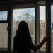 Нещасний випадок чи суїцид: у Дніпрі жінка випала з вікна багатоповерхівки