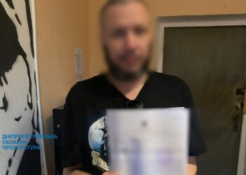 У Кам’янському заарештували збоченця, який змусив дитину фотографуватися оголеною та торгував дитячим порно