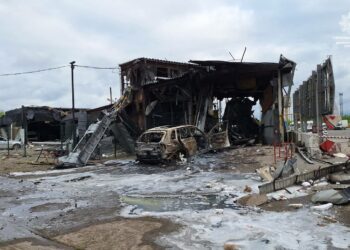 У Дніпрі частково зруйновано центральний автовокзал внаслідок ворожої атаки (ВІДЕО)