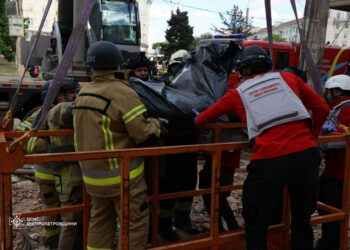 Тіло жінки дістали рятувальники з-під завалів будинку у Дніпрі