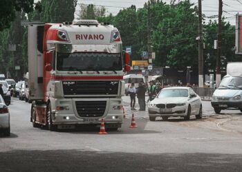 Жахлива ДТП: у Дніпрі вантажівка переїхала жінку