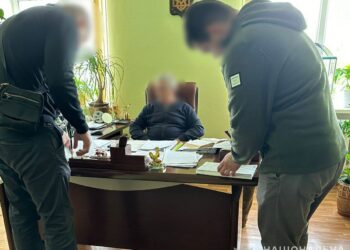 На Дніпропетровщині голову райсуду викрили на хабарі