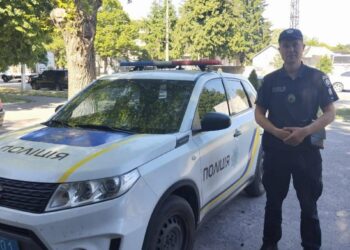 На Дніпропетровщині поліцейський зловив злодія, який побив пенсіонерів та вбив сусіда, що намагався їх захистити
