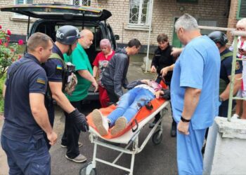 Двоє загиблих у Нікополі: ворог вдарив по автомобілю “швидкої”