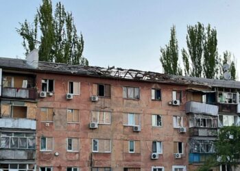 Внаслідок обстрілів у Нікополі   постраждала 82-річна жінка: ситуація в області на ранок