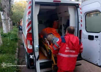 На Нікопольщині врятували чоловіка з палаючої квартири
