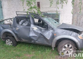 Мчали на чужому авто та потрапили у ДТП: на Синельниківщині затримали автовикрадачів