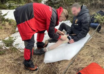 Травмованого дніпрянина врятували з Говерли